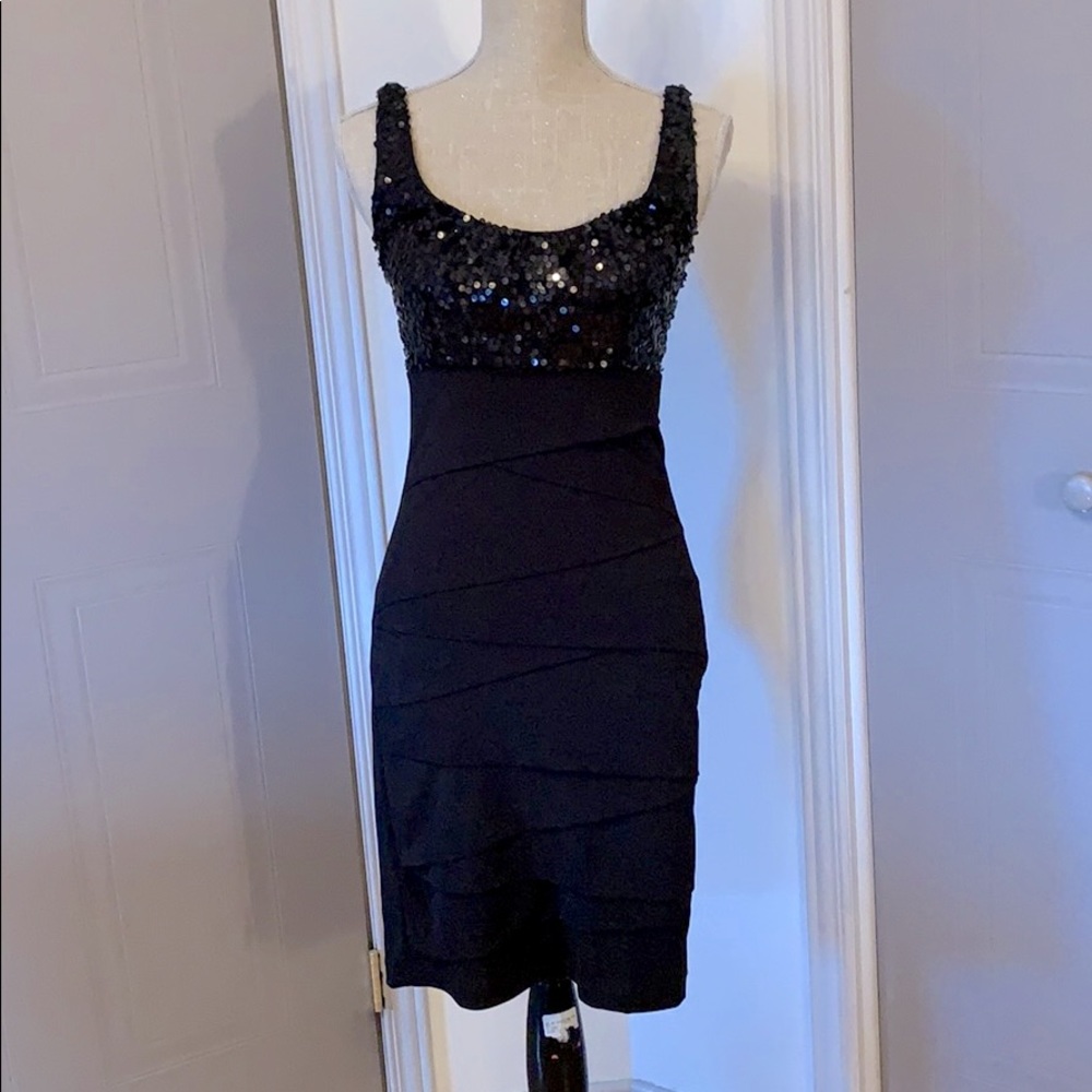 Le Chateau Small black stretch sequins dress